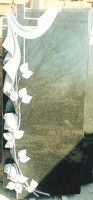 Резной памятник" Розы  крест и полотенце 2 ",размер стелы 120*60см,подставка 70*20*15см,цветник 120*70*8см.Возможно изготовление любых размеров. - ООО"Гранит" памятники в  Нижневартовске